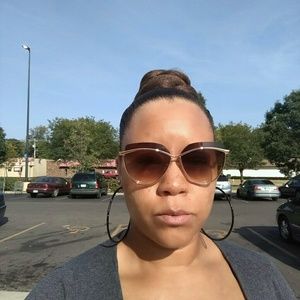 Meet your Posher, Letitia